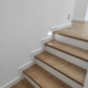 nowoczesne drewniane schody