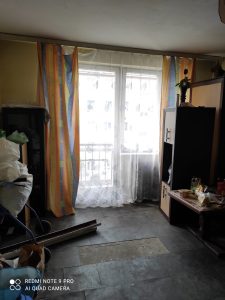 pomieszczenie przed remontem, stare meble
