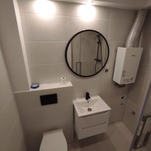 nowoczesna lazienka, lustro, dobre oswietlenie