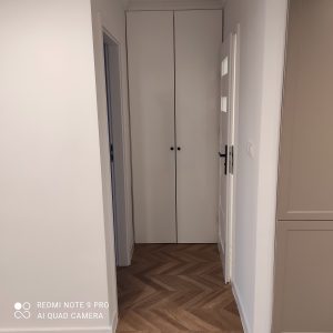 korytarz, szafa w korytarzu, jodelka na podlodze