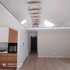 duza przestrzen, nowoczesna kuchnia, jasna przestrzen, biale kolory scian